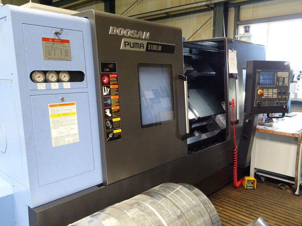 1 CNC Drehmaschine Dosan Puma 5100 LM