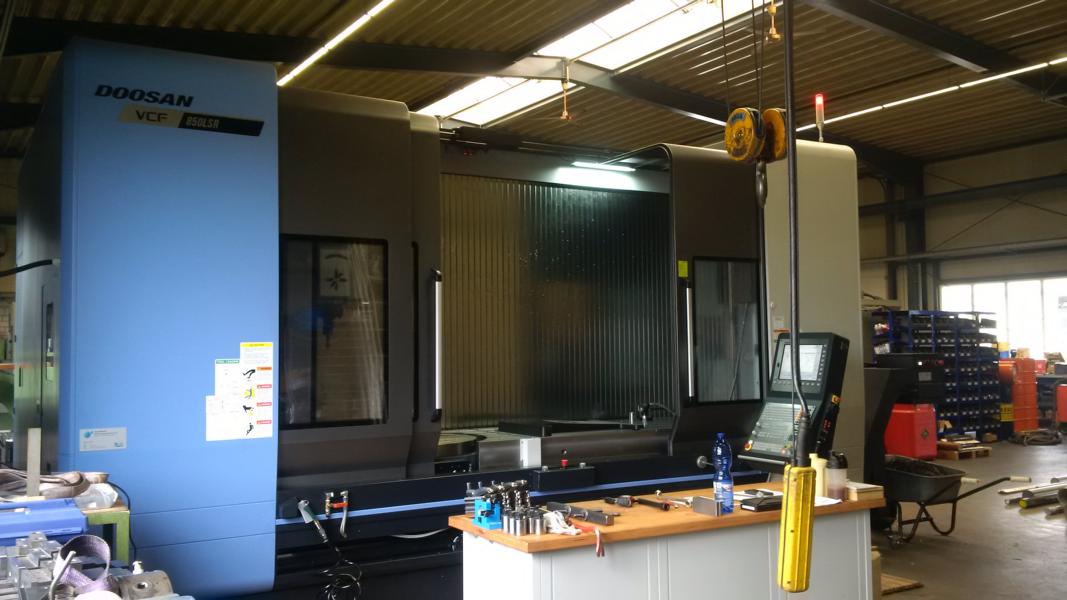 CNC 5-Achsbearbeitungszentrum Doosan VCF 850 LSR